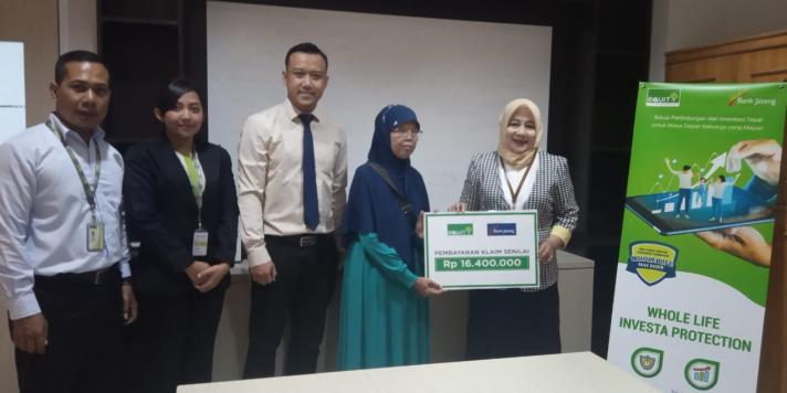  Penuhi Komitmen Kepada Nasabah, Equity Life Indonesia dan Bank Jateng Serahkan Klaim Senilai Rp16.400.000
