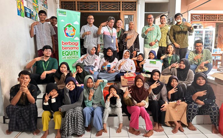  Equity Life Indonesia Berbagi Bersama Adik-adik di Panti Asuhan Nurul Hasanah