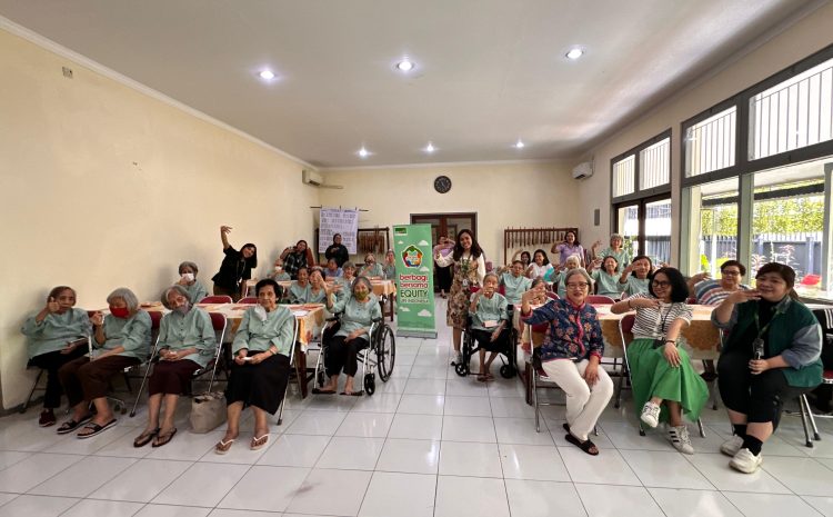  Equity Life Indonesia Berbagi Kasih di Sasana Tresna Werdha Karya Kasih