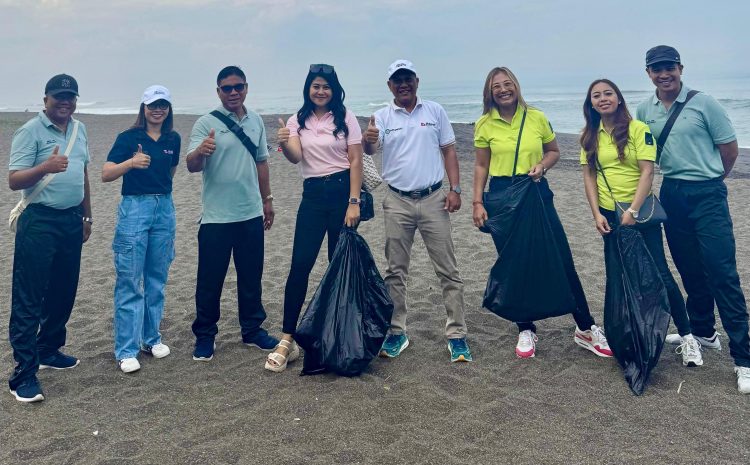  Dukung SDGs, Equity Life Indonesia Ikut Serta pada Kegiatan Bersih-Bersih Pantai Munggu, Bali