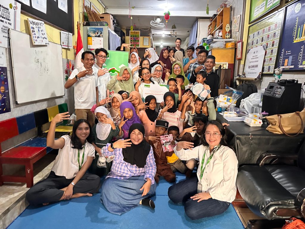 Equity Life Indonesia Berbagi Kasih dan Bermain Bersama Adik-adik di Panti Asuhan Kuntum Teratai